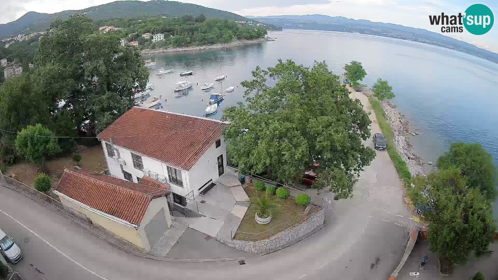 Web kamera luka Ika – Pogled uživo na luku i svjetla Opatije