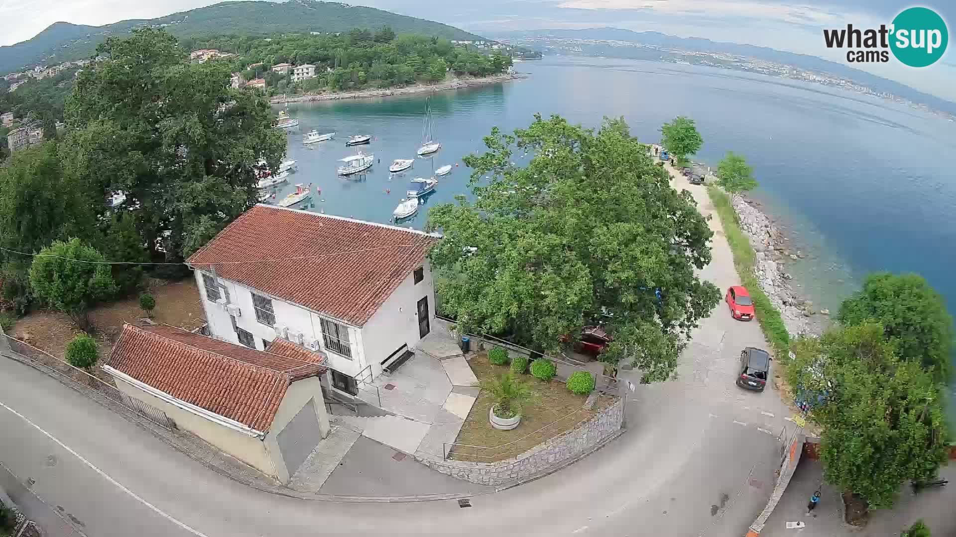 Spletna kamera pristanišče Ika – Pogled v živo na pristanišče in luči Opatije