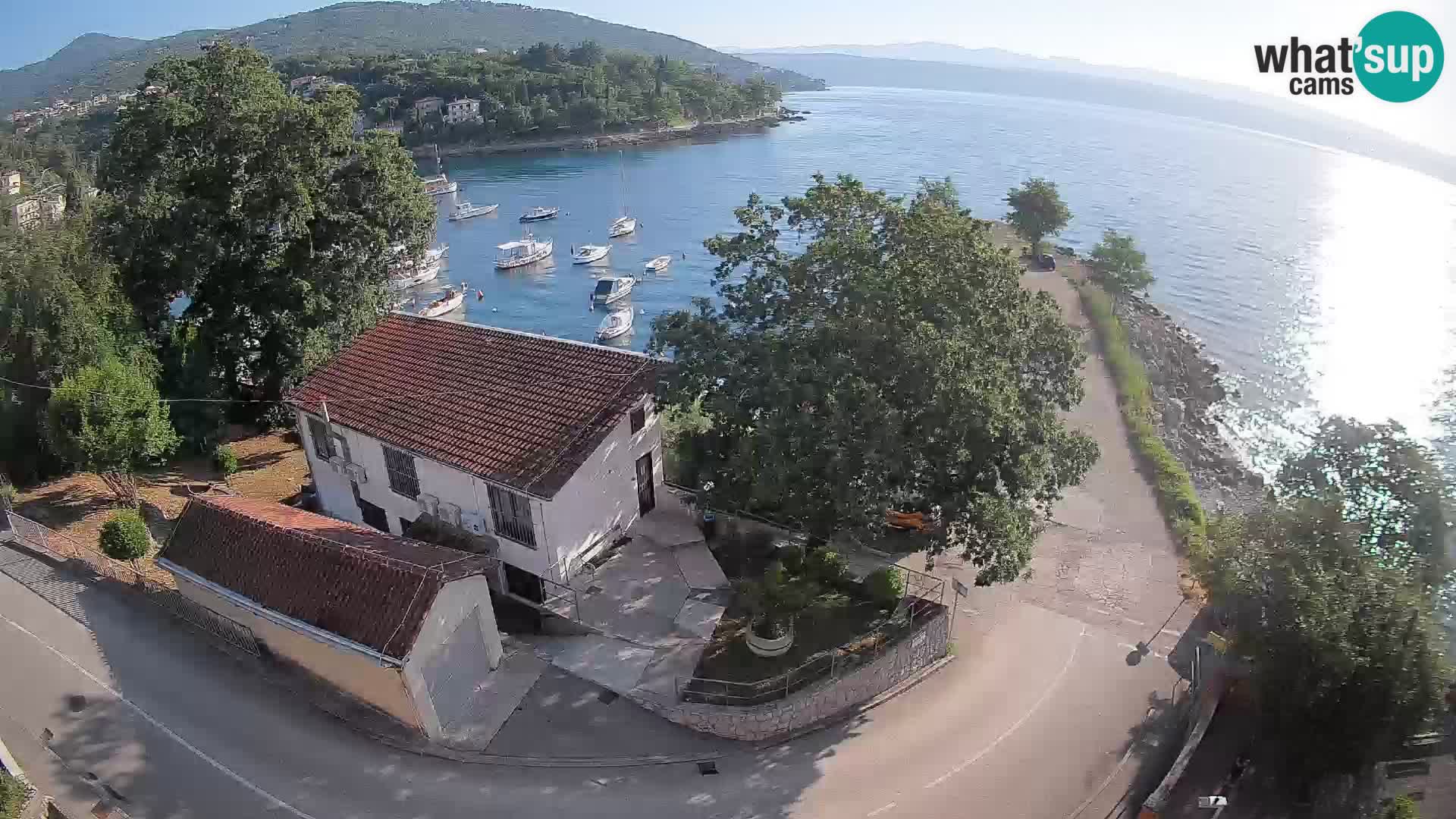 Spletna kamera pristanišče Ika – Pogled v živo na pristanišče in luči Opatije
