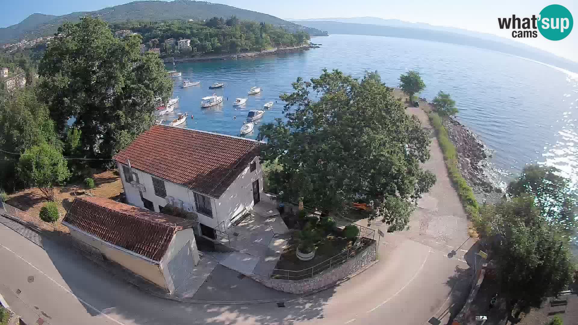 Spletna kamera pristanišče Ika – Pogled v živo na pristanišče in luči Opatije
