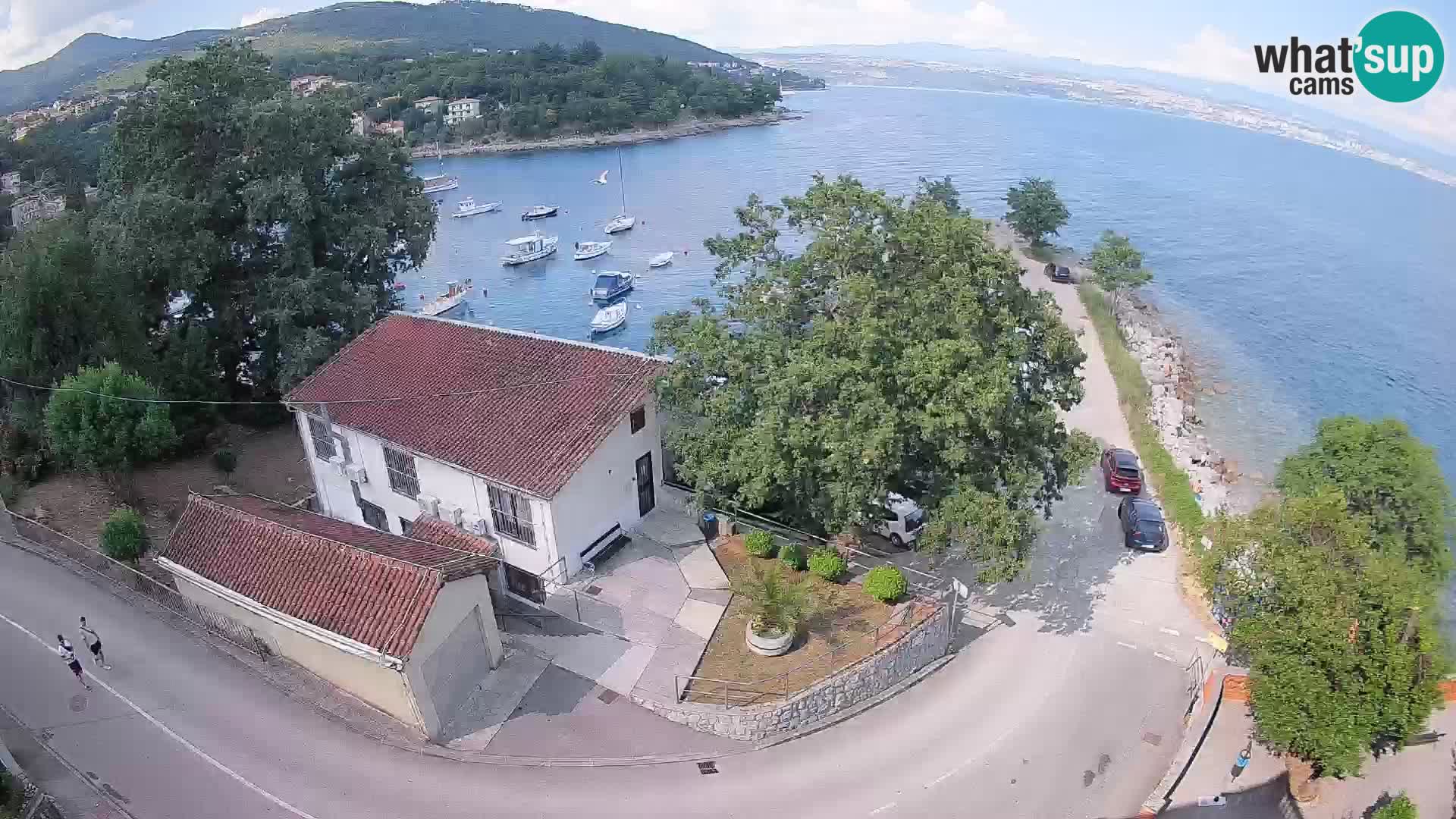 Spletna kamera pristanišče Ika – Pogled v živo na pristanišče in luči Opatije