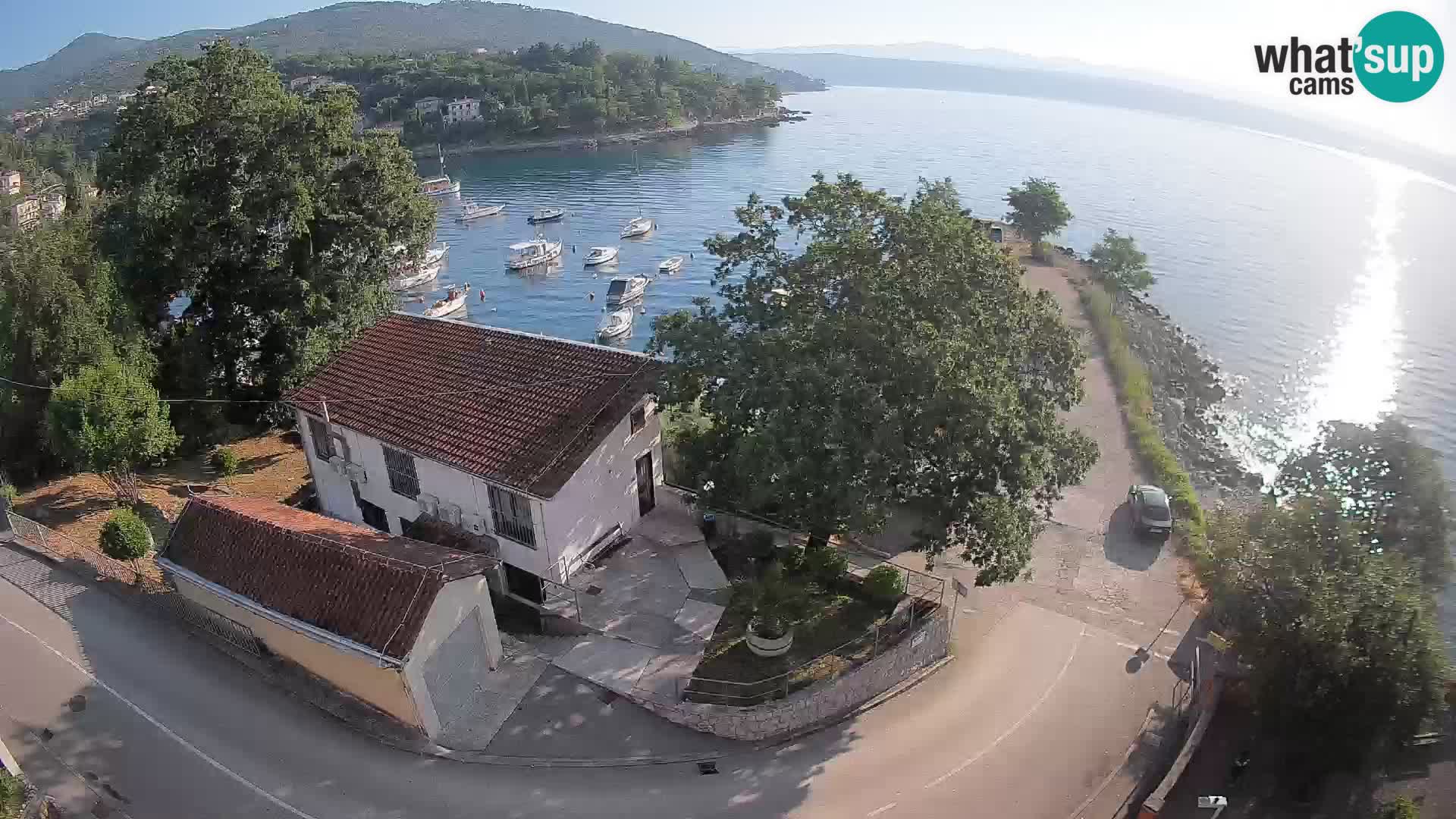 Web kamera luka Ika – Pogled uživo na luku i svjetla Opatije