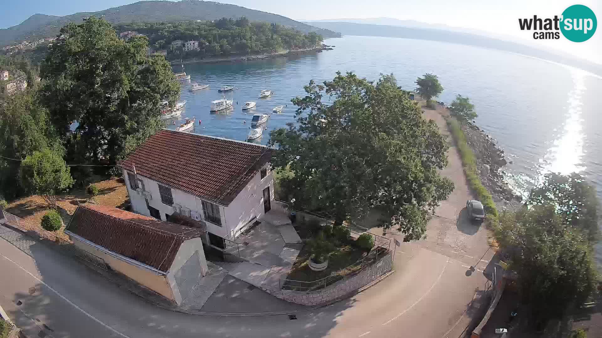 Web kamera luka Ika – Pogled uživo na luku i svjetla Opatije