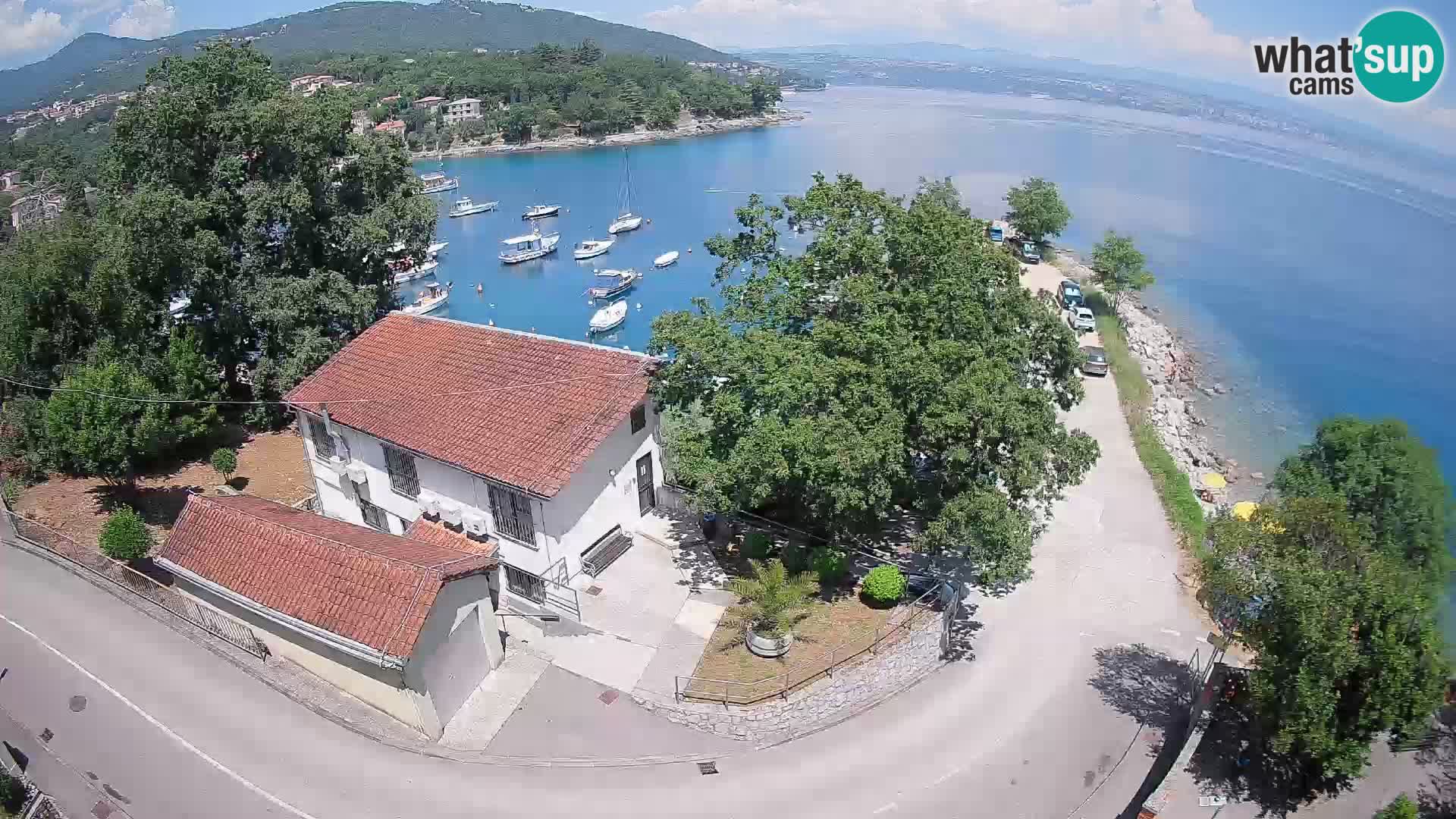 Spletna kamera pristanišče Ika – Pogled v živo na pristanišče in luči Opatije