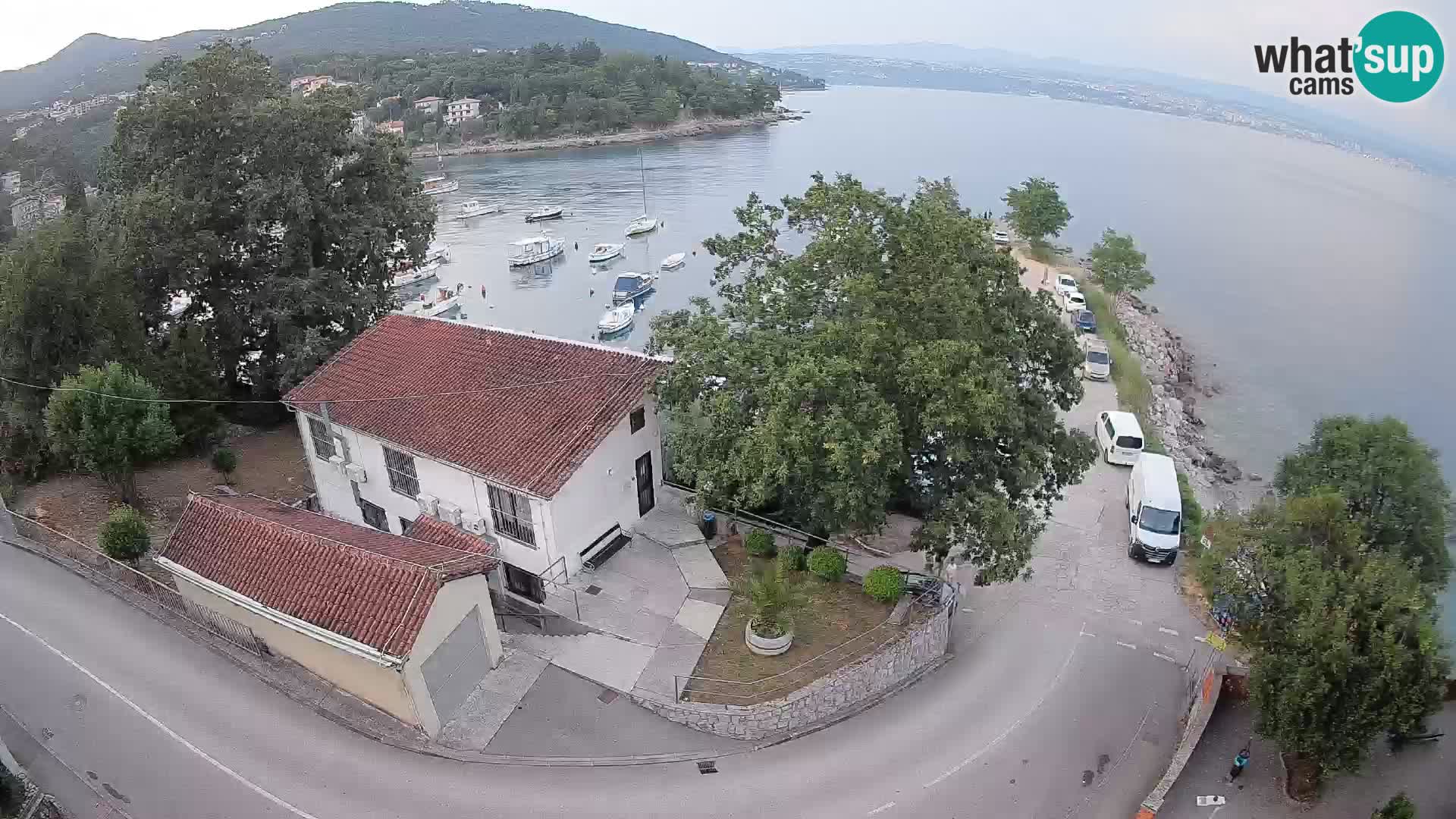 Web kamera luka Ika – Pogled uživo na luku i svjetla Opatije