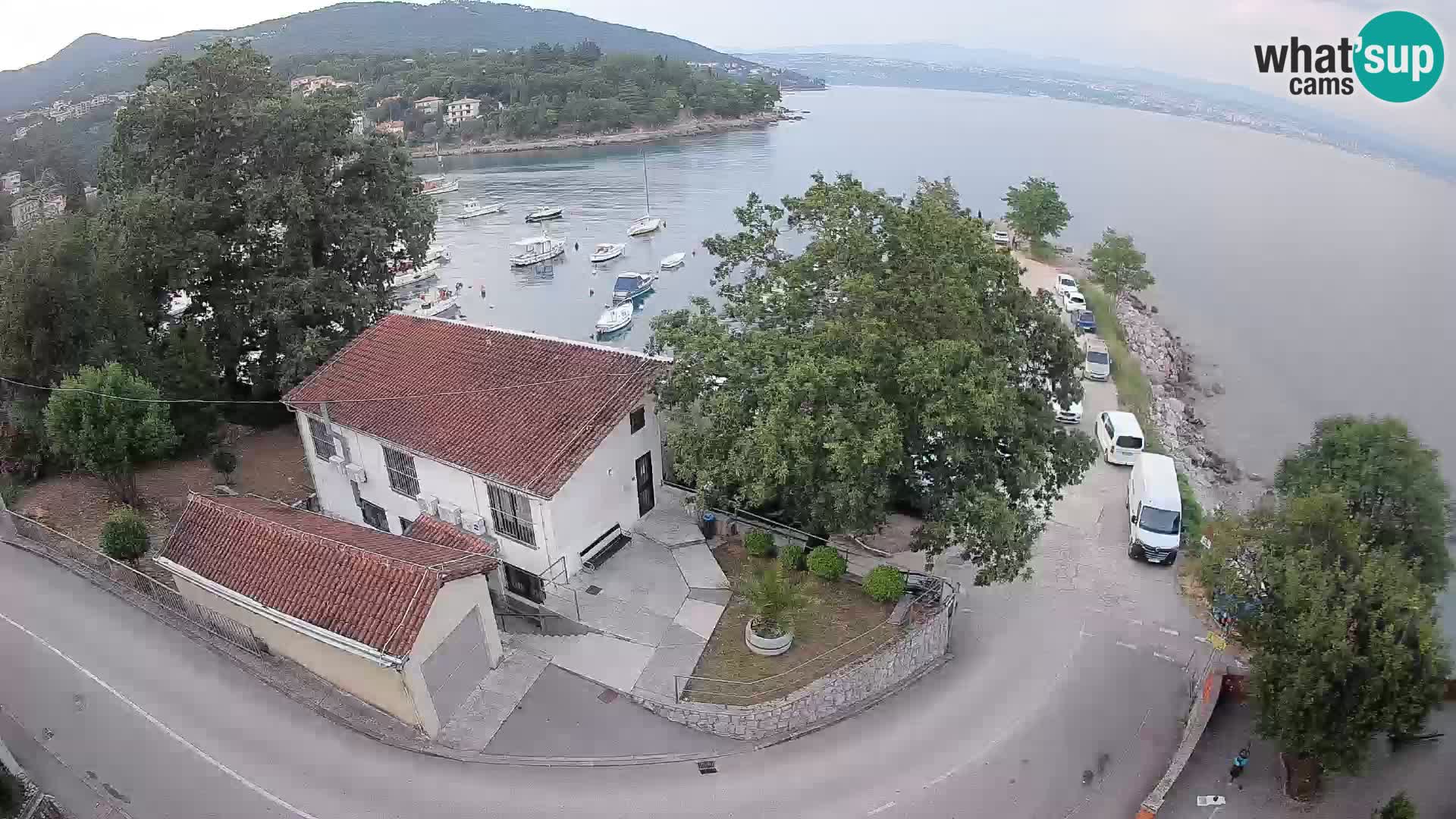 Web kamera luka Ika – Pogled uživo na luku i svjetla Opatije
