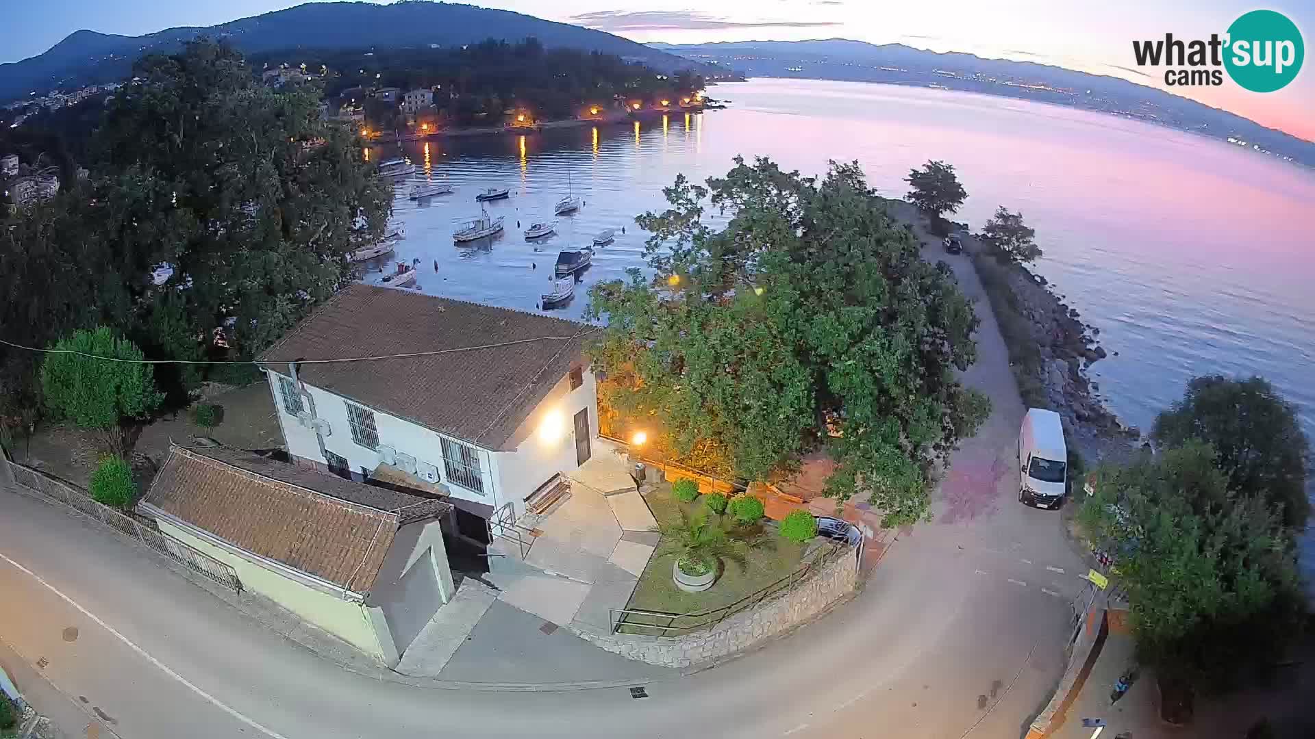 Ika Harbor Webcam – LIVE View of the Harbor and Opatija Lights