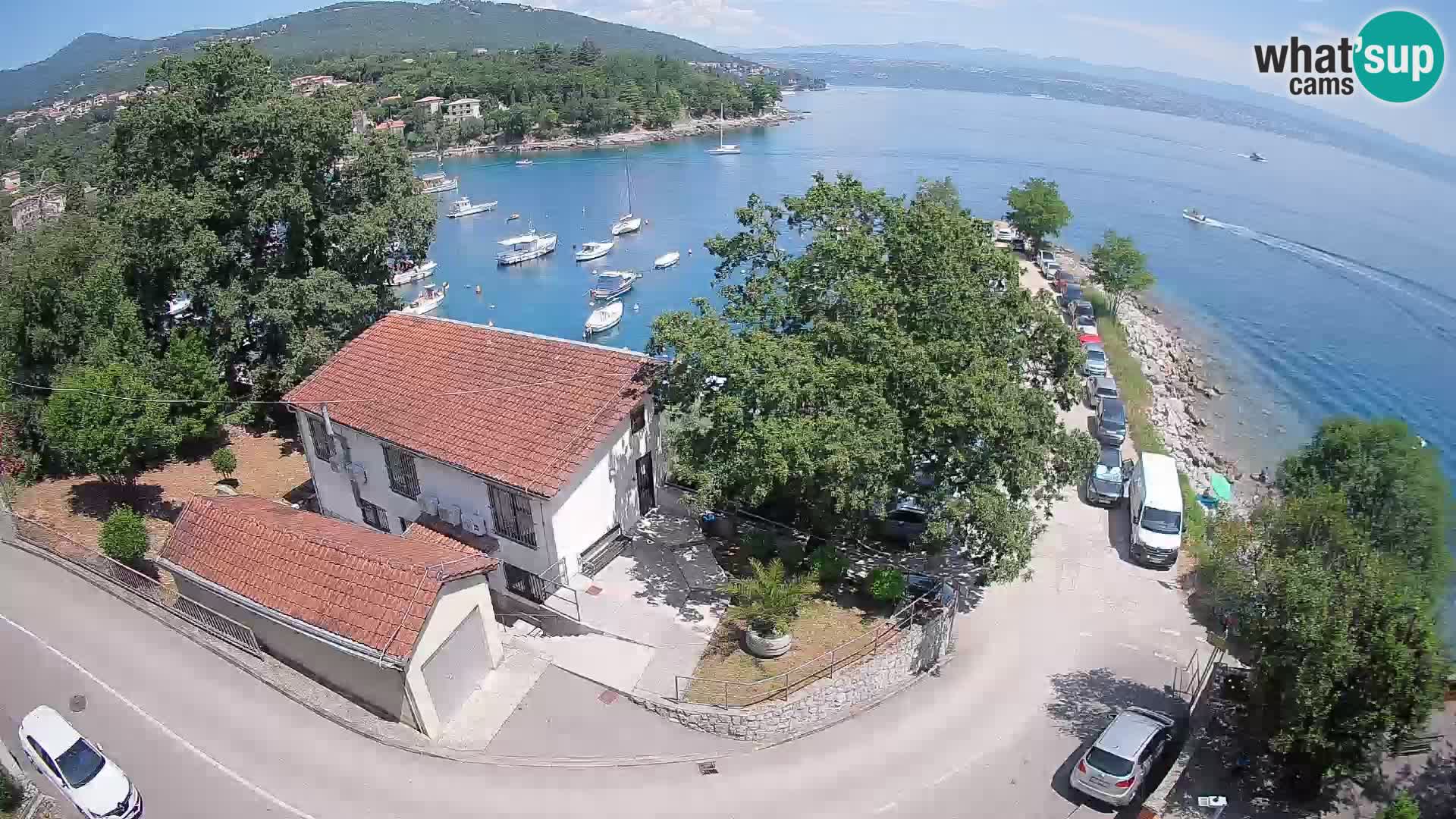 Spletna kamera pristanišče Ika – Pogled v živo na pristanišče in luči Opatije