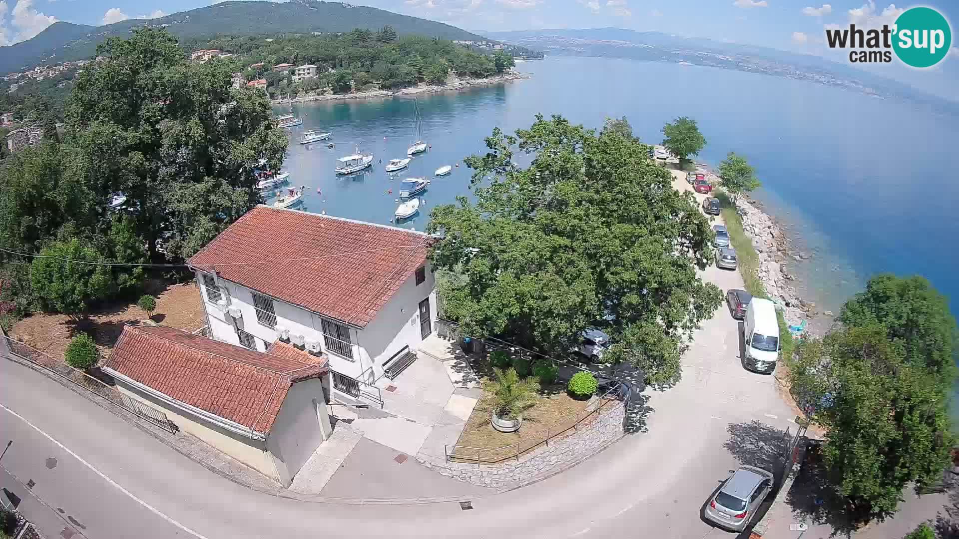 Spletna kamera pristanišče Ika – Pogled v živo na pristanišče in luči Opatije