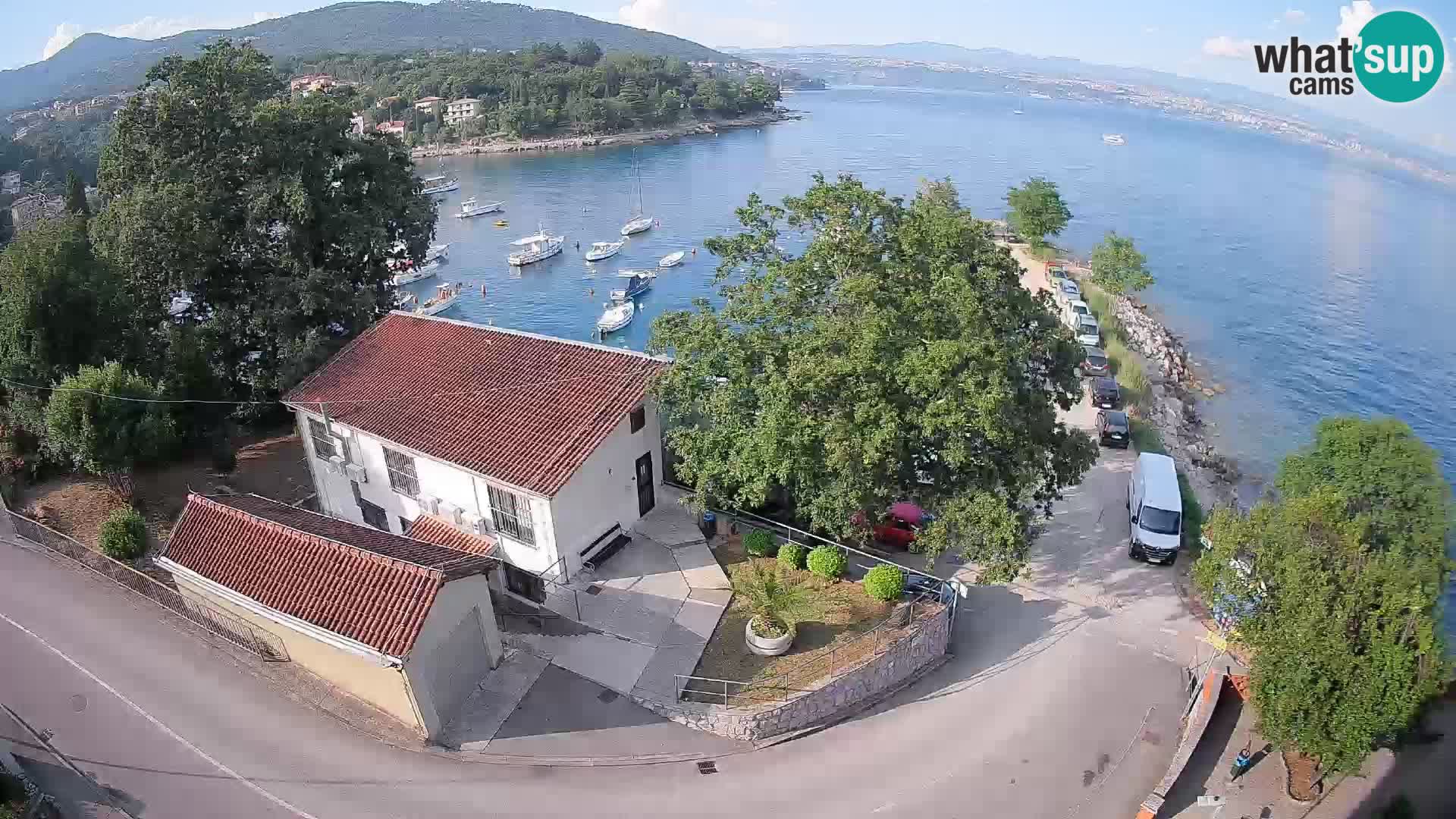 Spletna kamera pristanišče Ika – Pogled v živo na pristanišče in luči Opatije