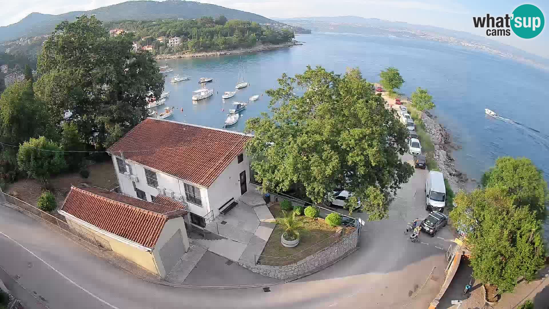Web kamera luka Ika – Pogled uživo na luku i svjetla Opatije