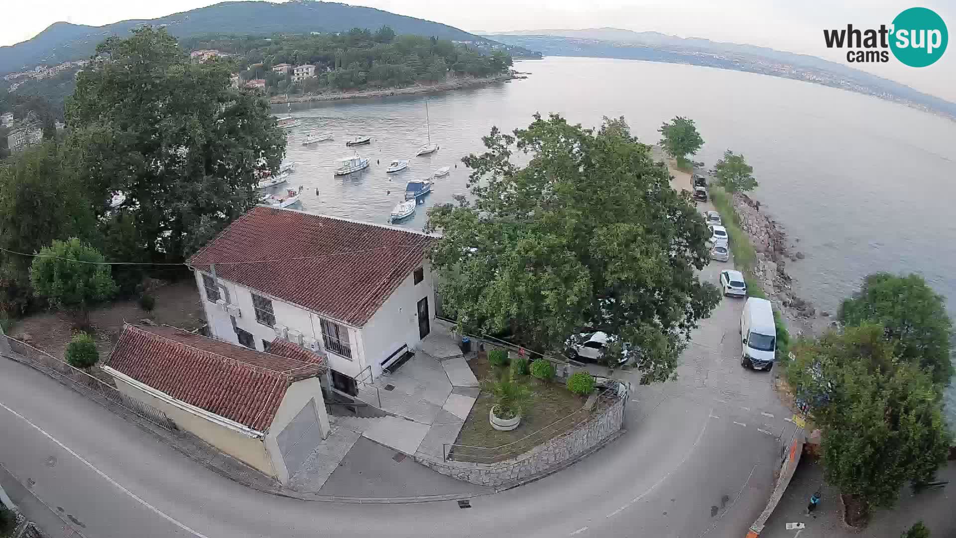 Web kamera luka Ika – Pogled uživo na luku i svjetla Opatije