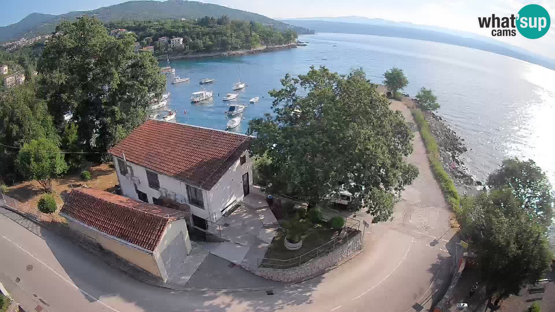 Web kamera luka Ika – Pogled uživo na luku i svjetla Opatije