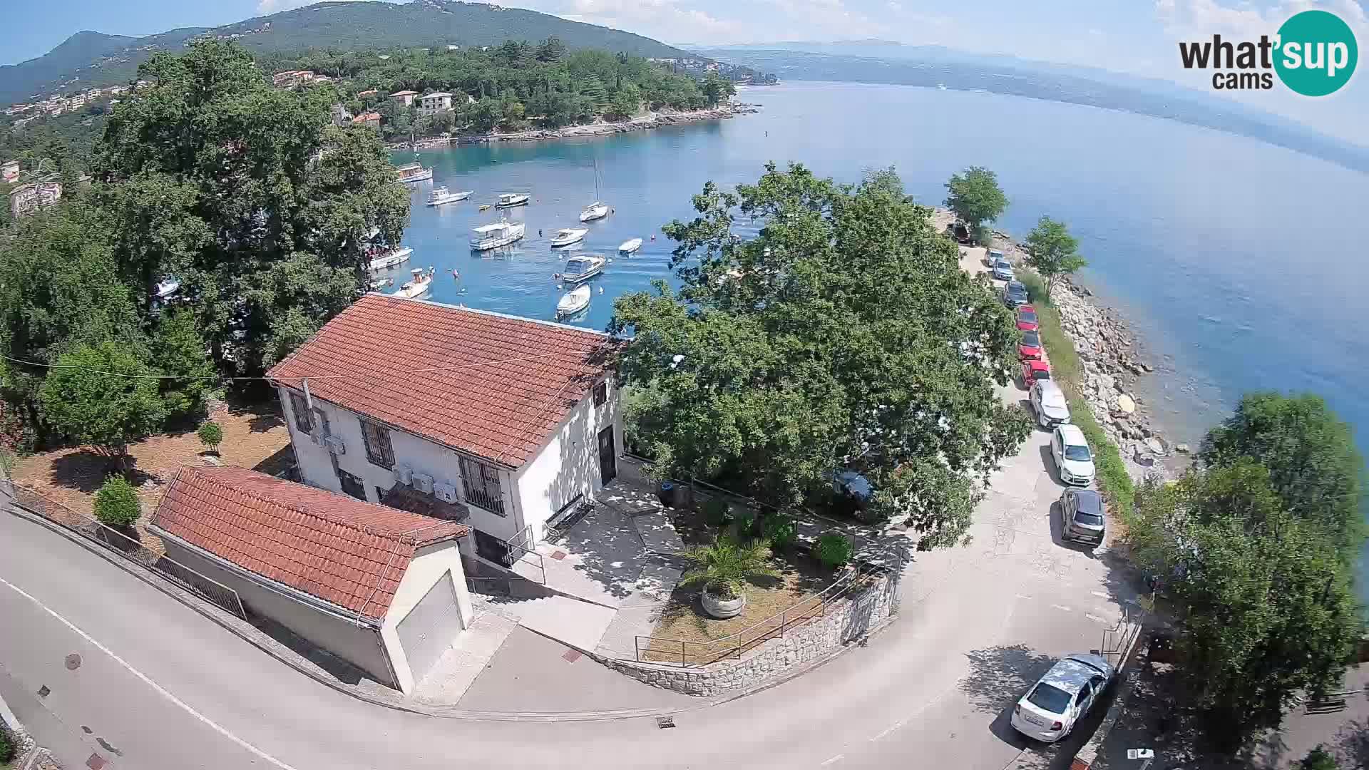 Spletna kamera pristanišče Ika – Pogled v živo na pristanišče in luči Opatije