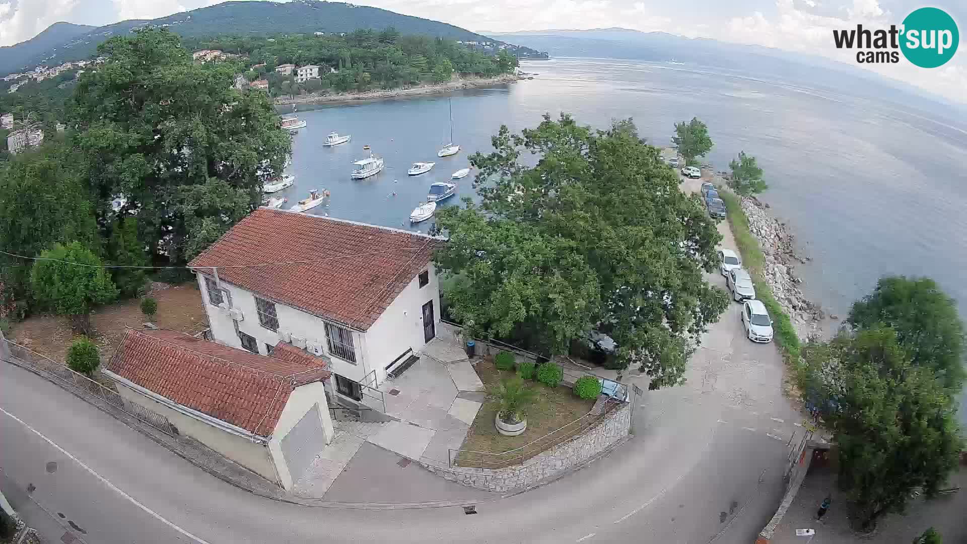 Spletna kamera pristanišče Ika – Pogled v živo na pristanišče in luči Opatije