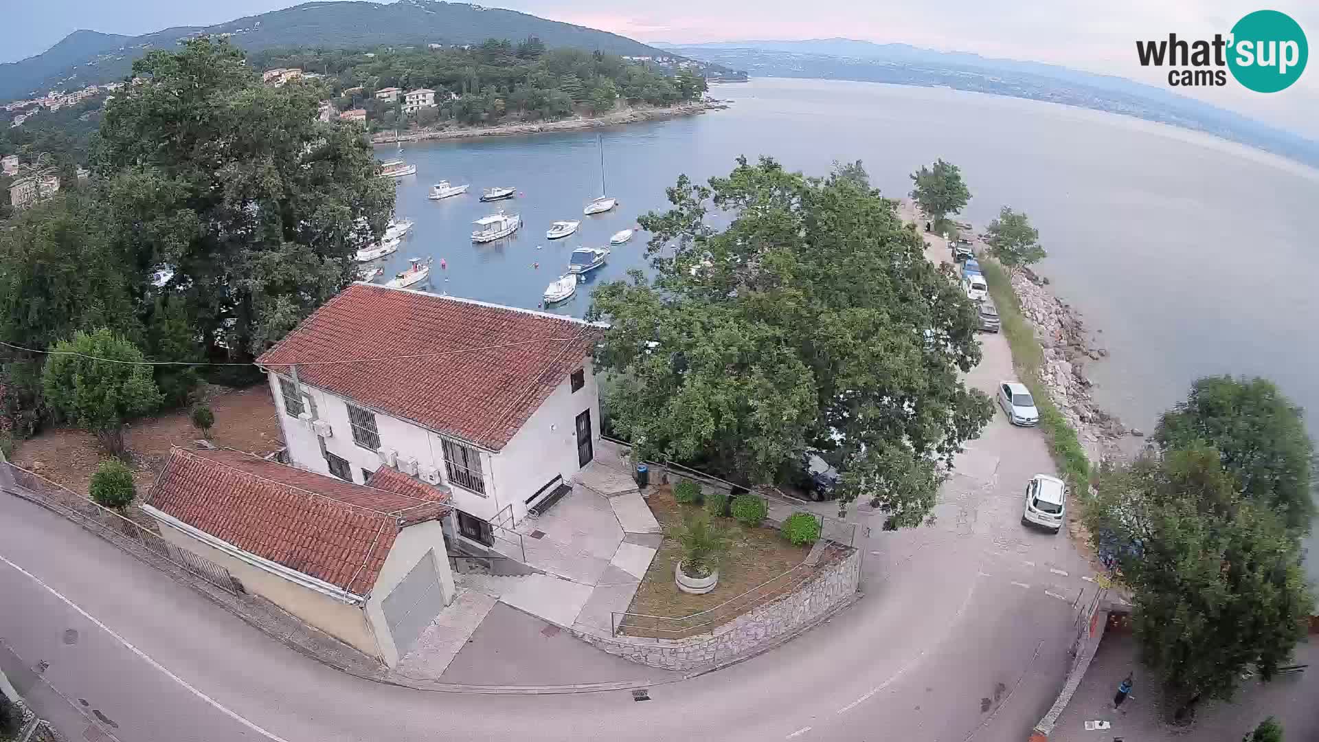 Spletna kamera pristanišče Ika – Pogled v živo na pristanišče in luči Opatije
