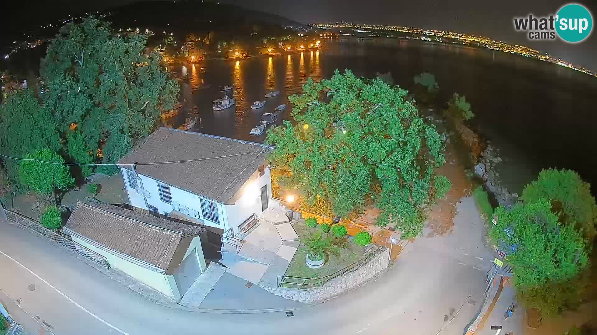 Web kamera luka Ika – Pogled uživo na luku i svjetla Opatije
