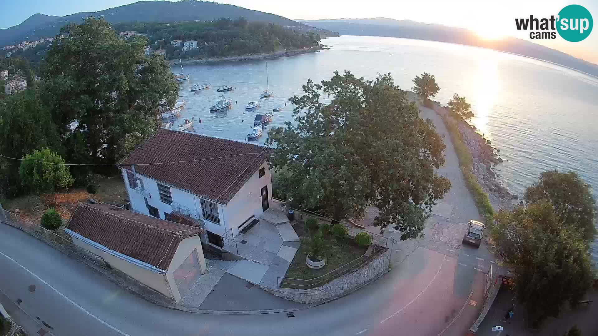Spletna kamera pristanišče Ika – Pogled v živo na pristanišče in luči Opatije