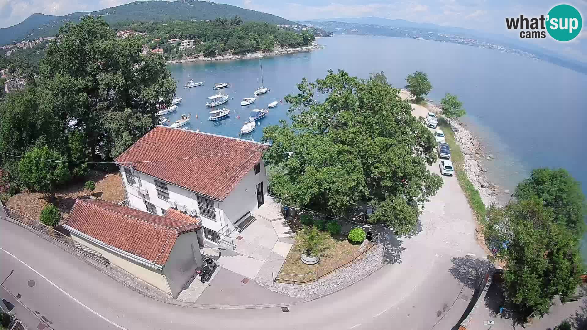 Spletna kamera pristanišče Ika – Pogled v živo na pristanišče in luči Opatije