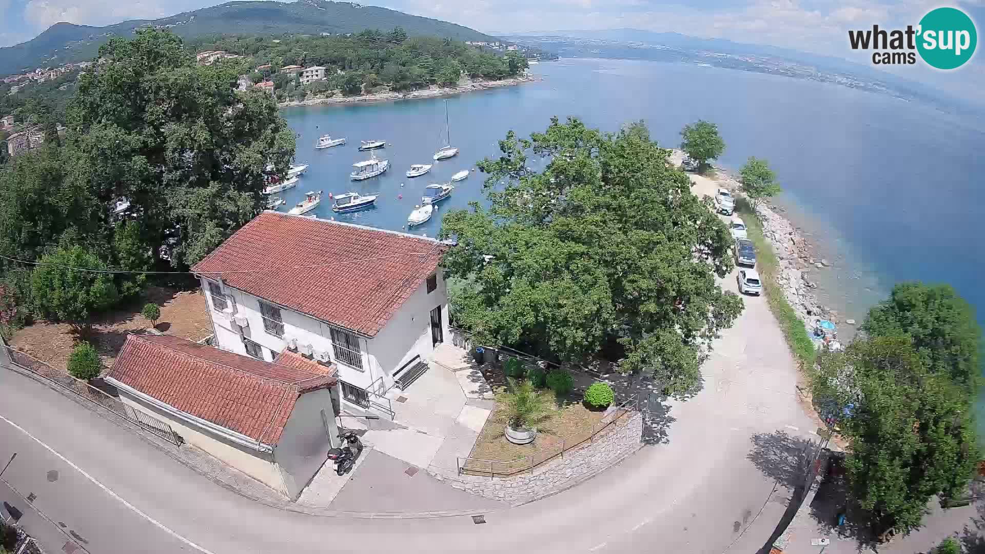 Spletna kamera pristanišče Ika – Pogled v živo na pristanišče in luči Opatije