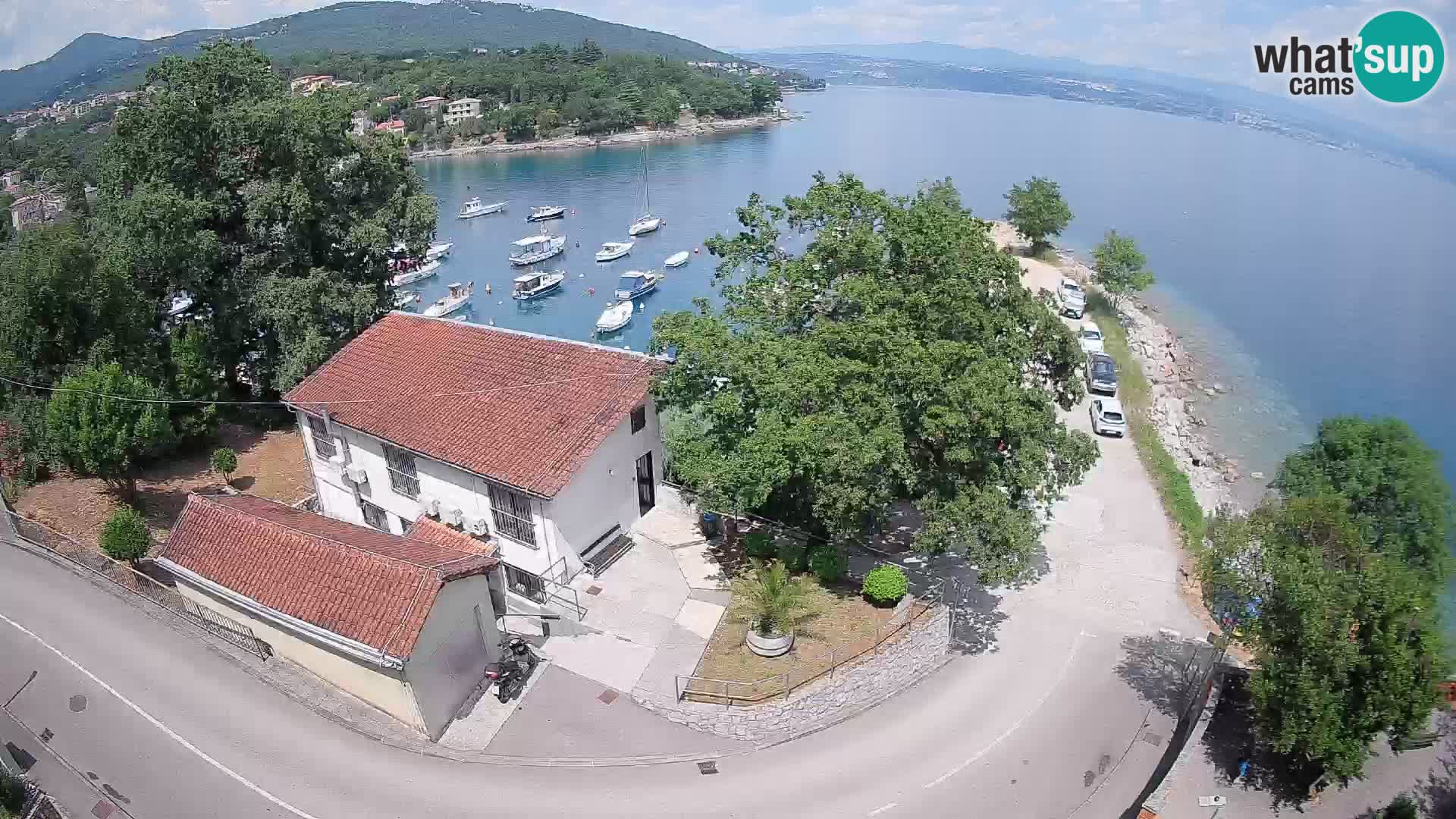 Spletna kamera pristanišče Ika – Pogled v živo na pristanišče in luči Opatije