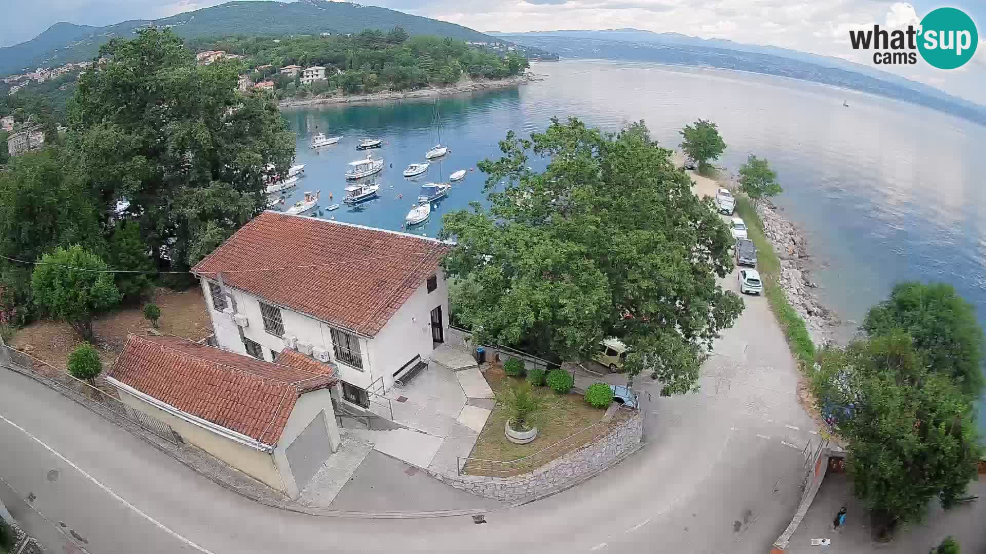 Spletna kamera pristanišče Ika – Pogled v živo na pristanišče in luči Opatije