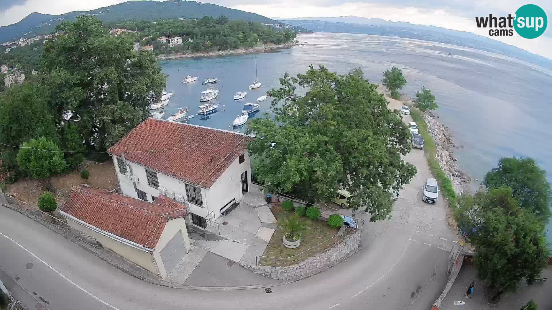 Spletna kamera pristanišče Ika – Pogled v živo na pristanišče in luči Opatije