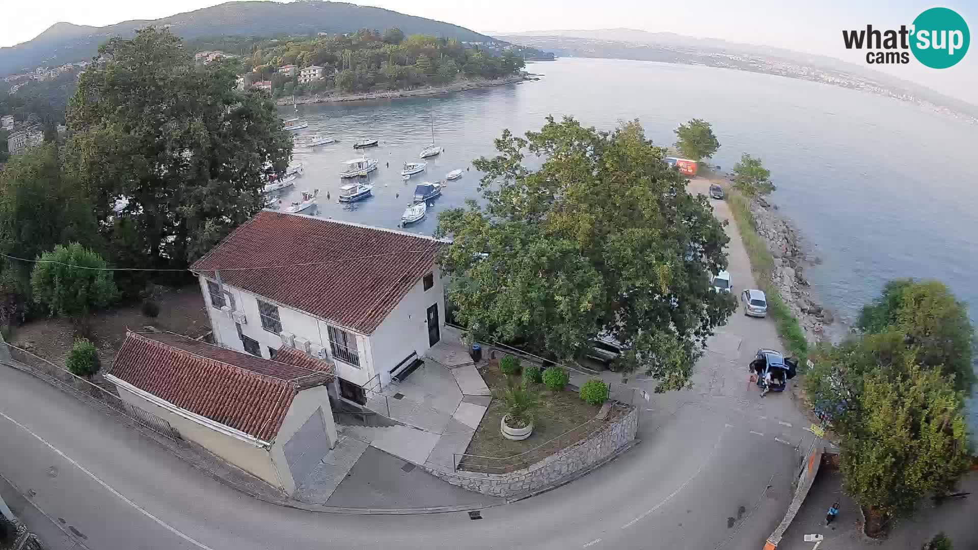 Web kamera luka Ika – Pogled uživo na luku i svjetla Opatije