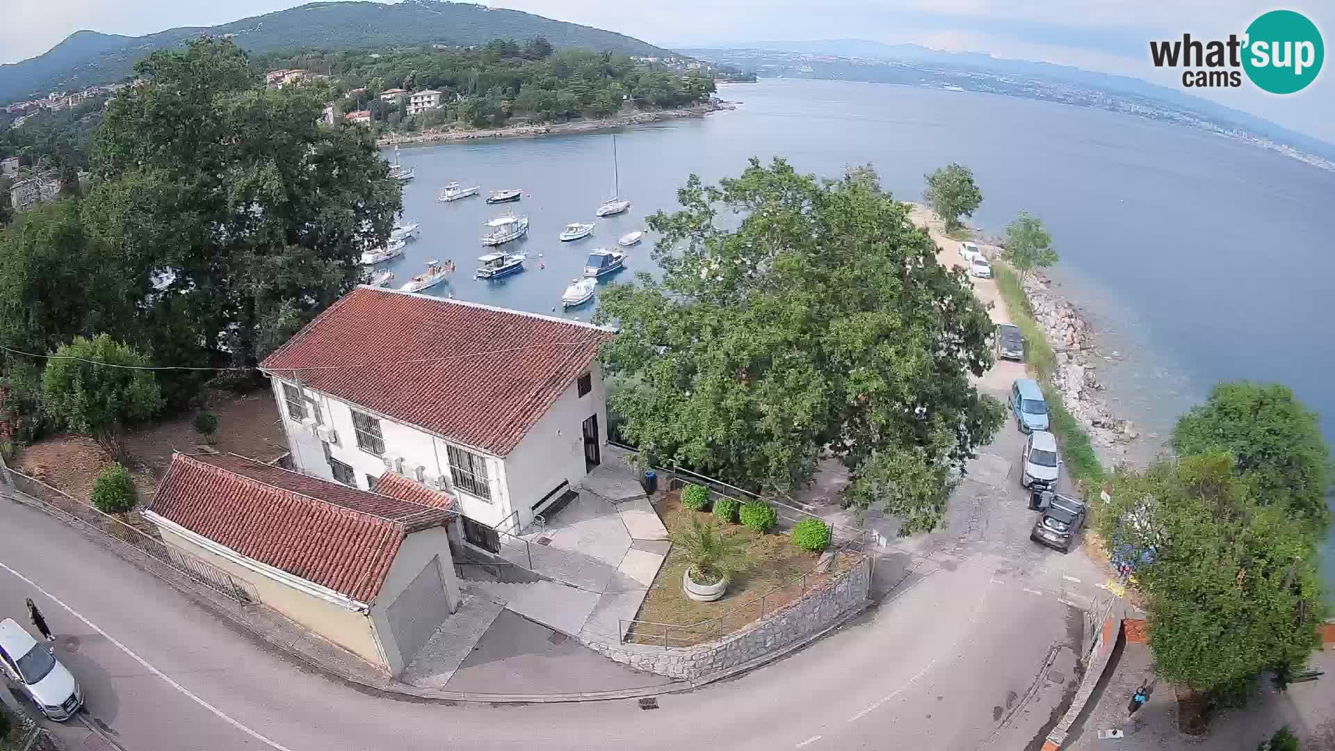 Spletna kamera pristanišče Ika – Pogled v živo na pristanišče in luči Opatije