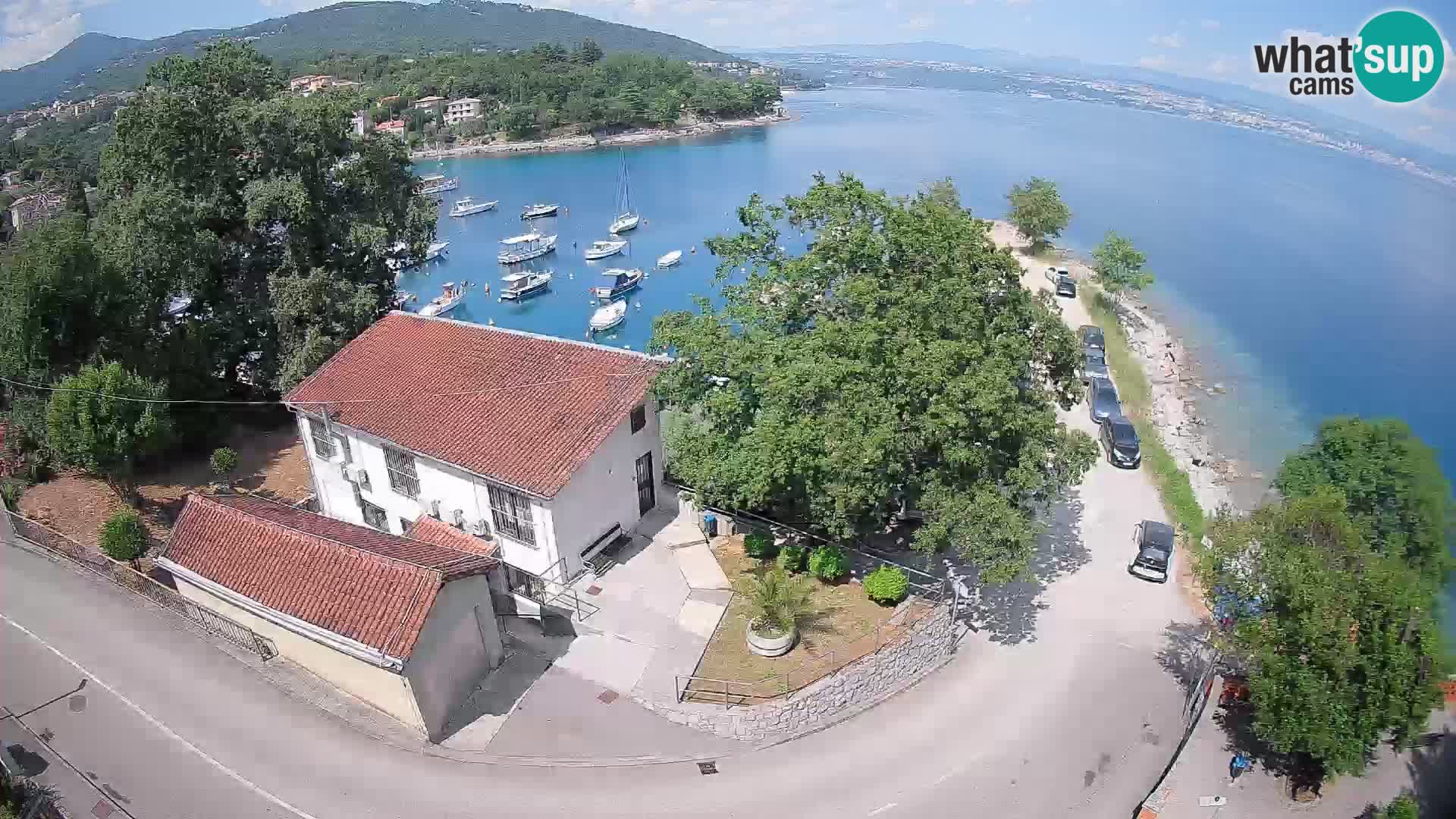 Spletna kamera pristanišče Ika – Pogled v živo na pristanišče in luči Opatije