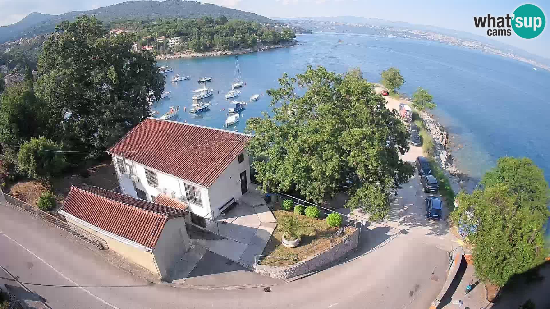 Spletna kamera pristanišče Ika – Pogled v živo na pristanišče in luči Opatije