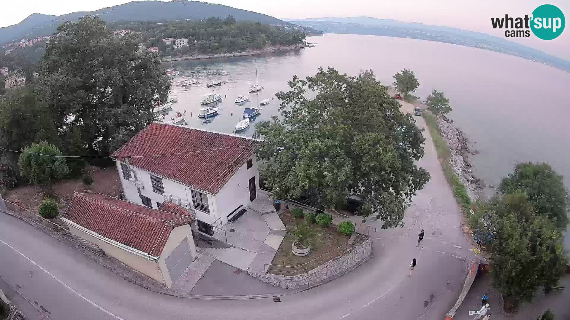 Web kamera luka Ika – Pogled uživo na luku i svjetla Opatije