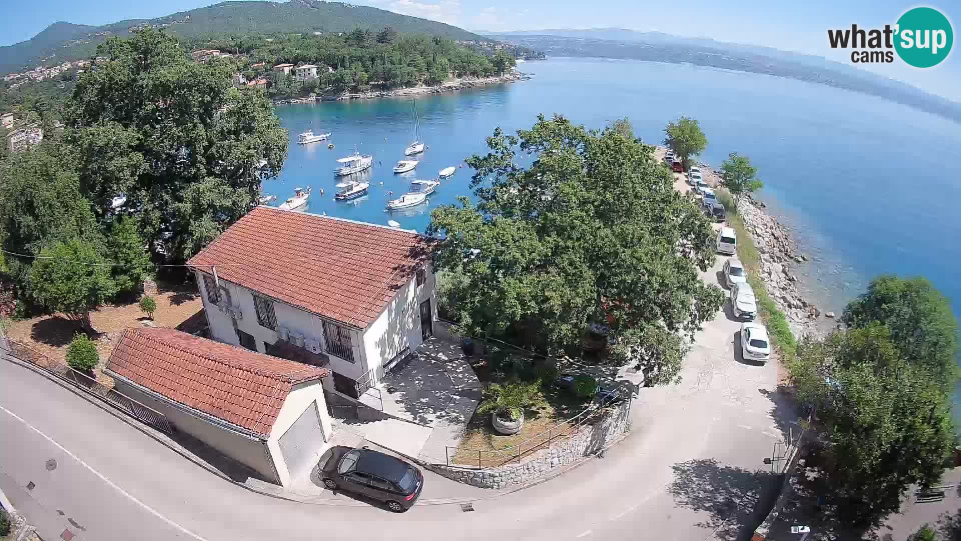 Spletna kamera pristanišče Ika – Pogled v živo na pristanišče in luči Opatije