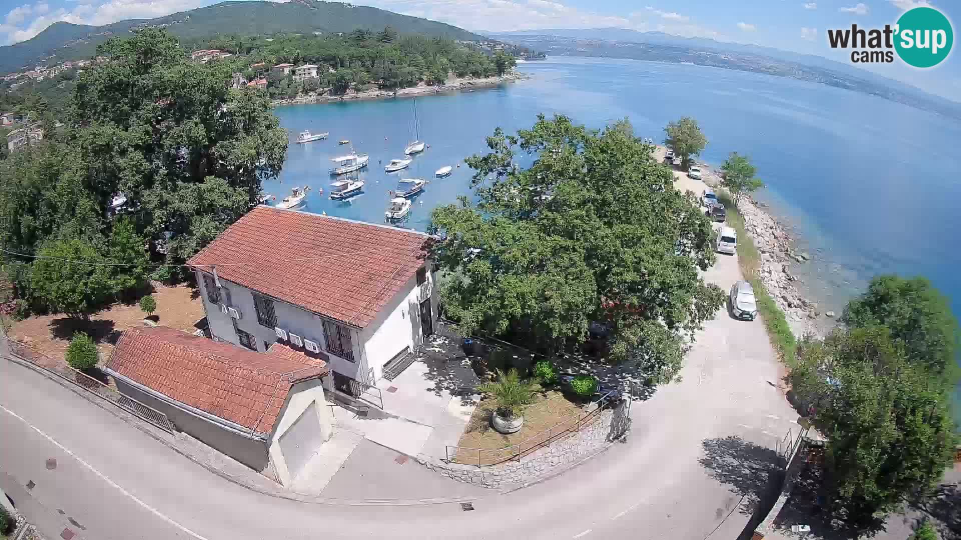 Web kamera luka Ika – Pogled uživo na luku i svjetla Opatije