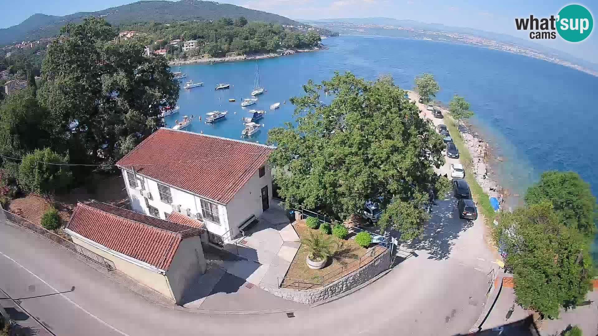 Spletna kamera pristanišče Ika – Pogled v živo na pristanišče in luči Opatije