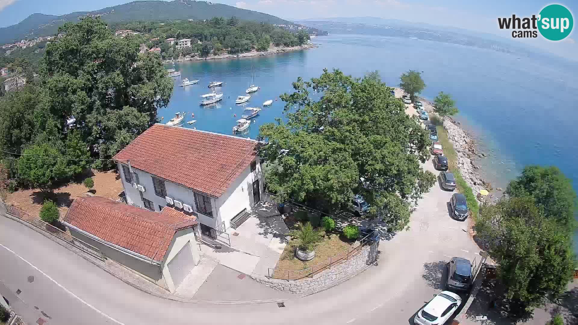Spletna kamera pristanišče Ika – Pogled v živo na pristanišče in luči Opatije