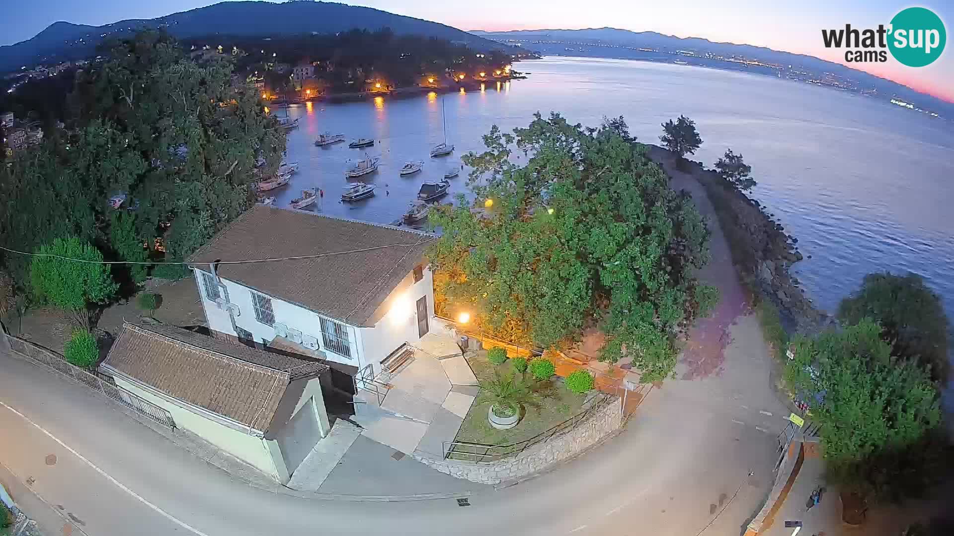 Ika Harbor Webcam – LIVE View of the Harbor and Opatija Lights