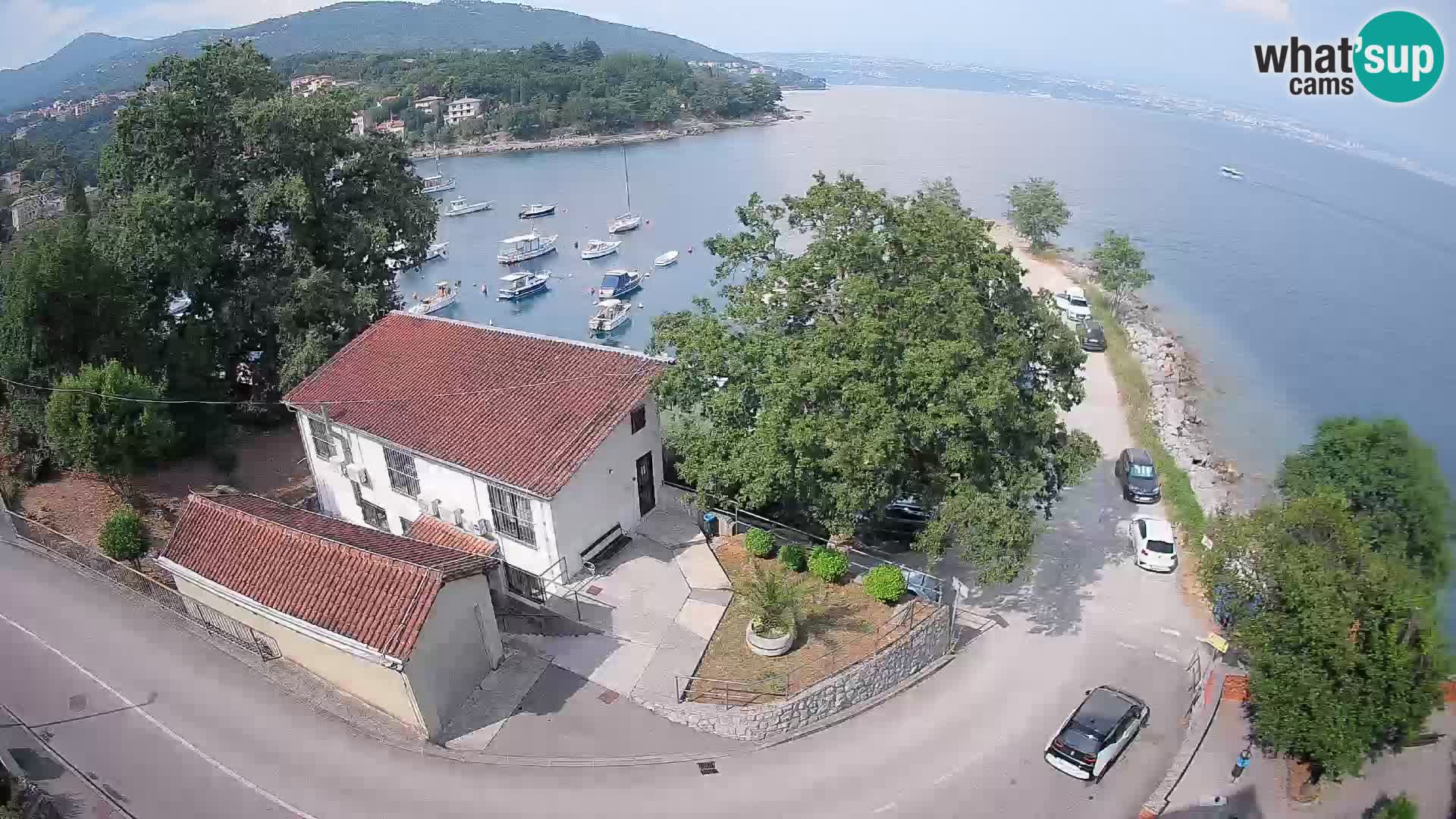 Spletna kamera pristanišče Ika – Pogled v živo na pristanišče in luči Opatije