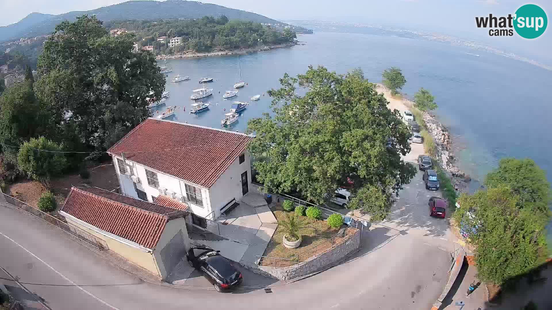 Spletna kamera pristanišče Ika – Pogled v živo na pristanišče in luči Opatije
