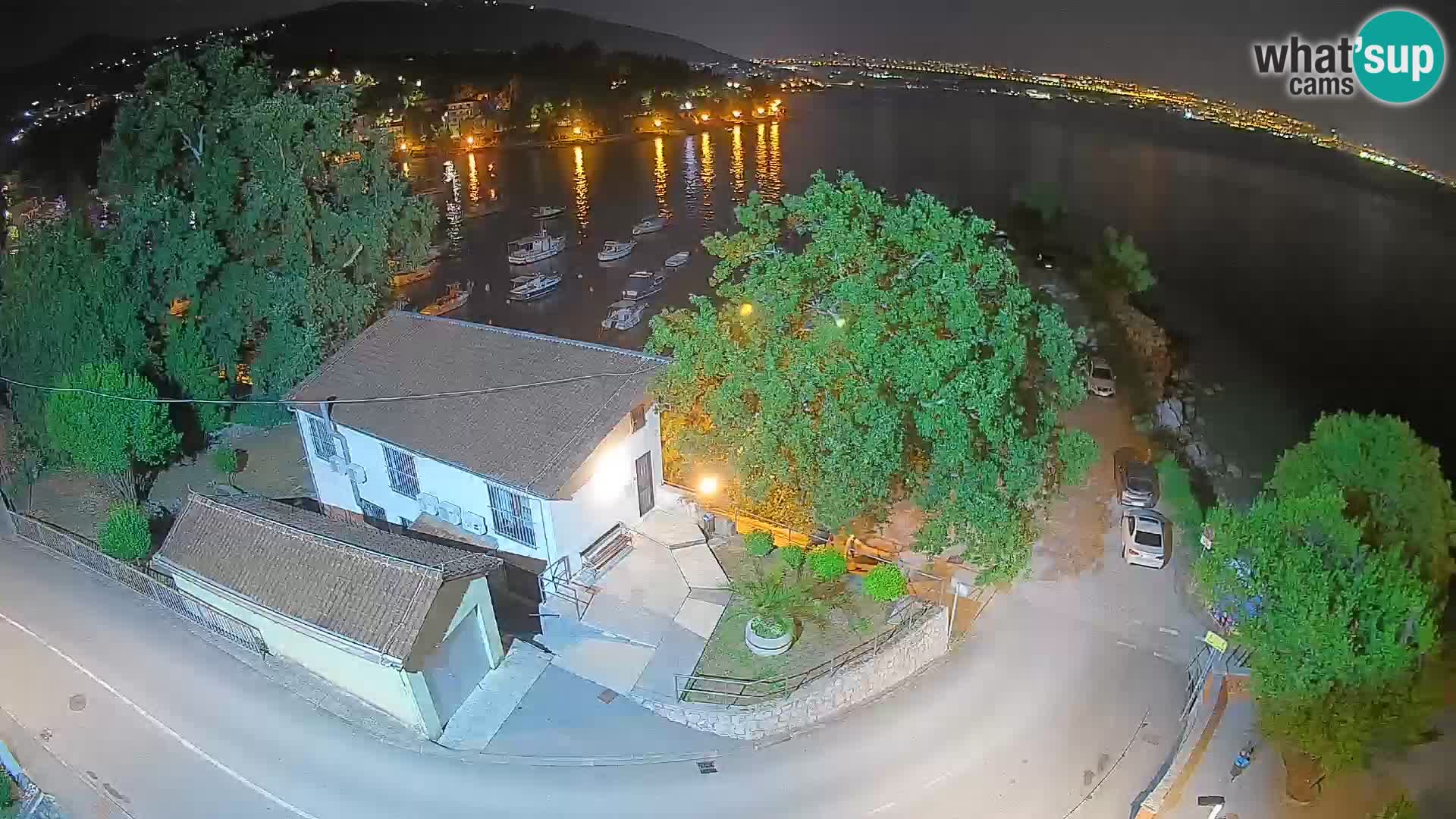 Spletna kamera pristanišče Ika – Pogled v živo na pristanišče in luči Opatije