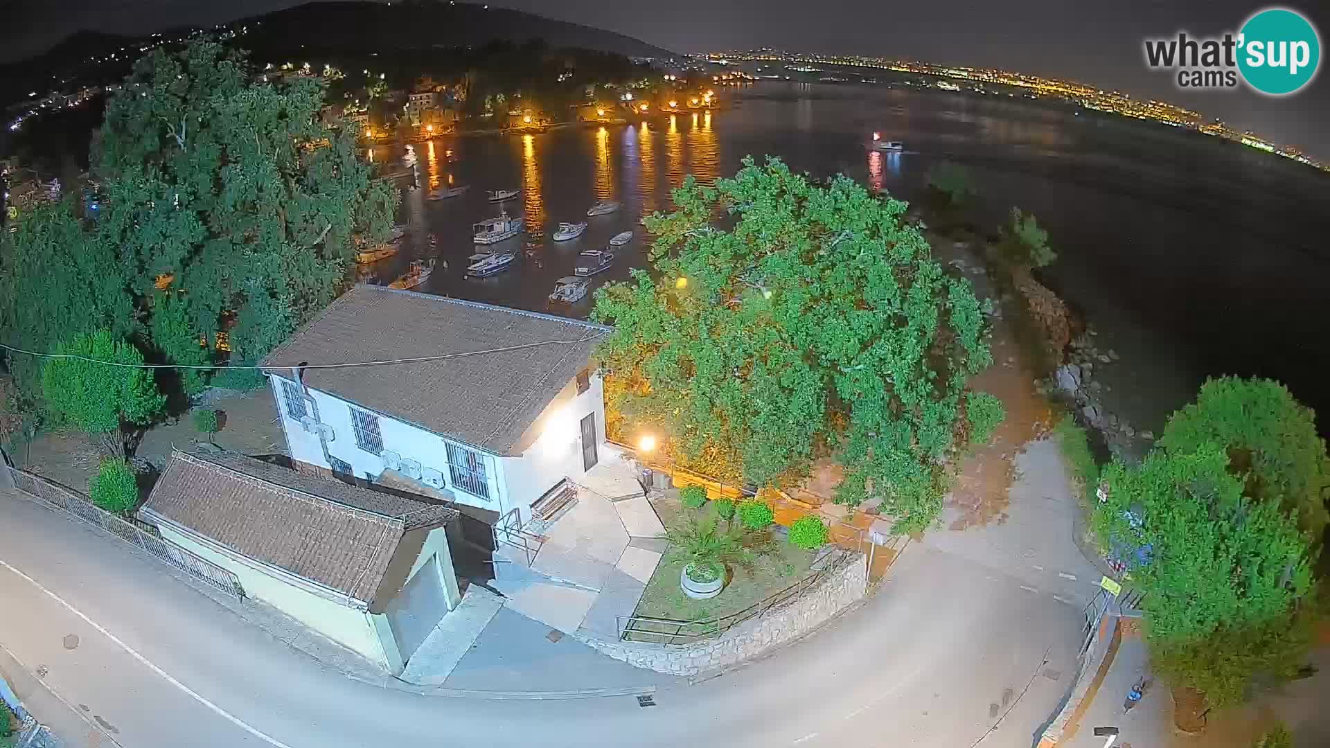 Ika Harbor Webcam – LIVE View of the Harbor and Opatija Lights