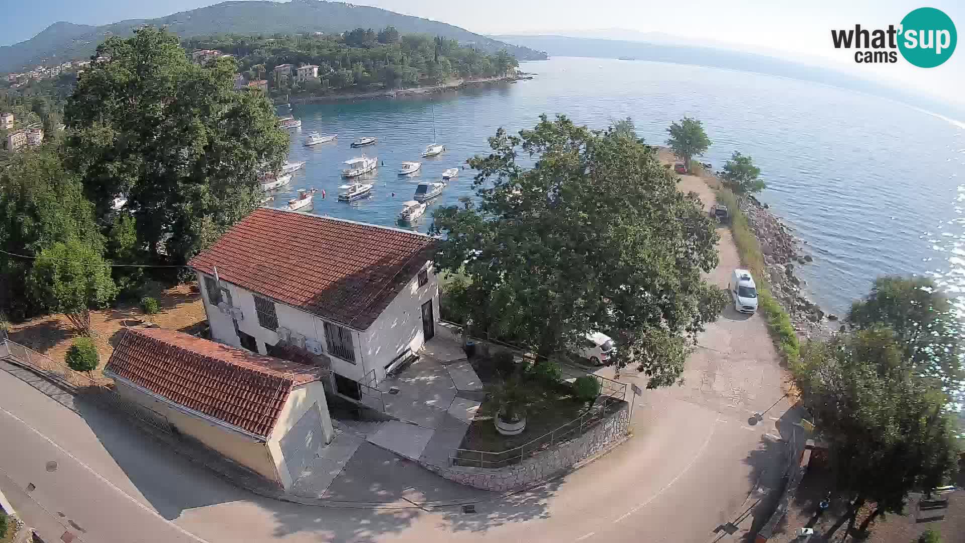 Web kamera luka Ika – Pogled uživo na luku i svjetla Opatije