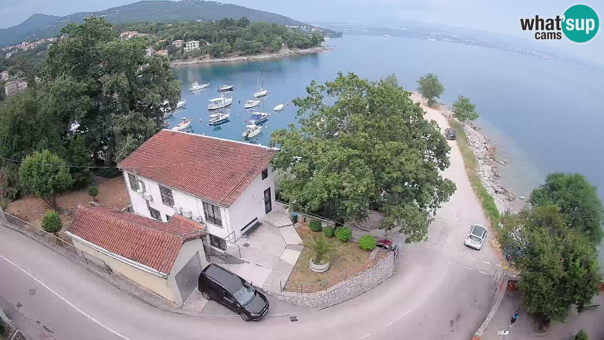 Spletna kamera pristanišče Ika – Pogled v živo na pristanišče in luči Opatije