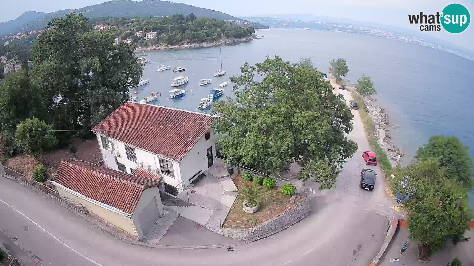 Spletna kamera pristanišče Ika – Pogled v živo na pristanišče in luči Opatije