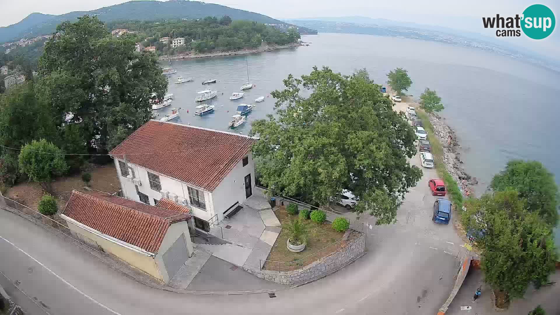 Spletna kamera pristanišče Ika – Pogled v živo na pristanišče in luči Opatije