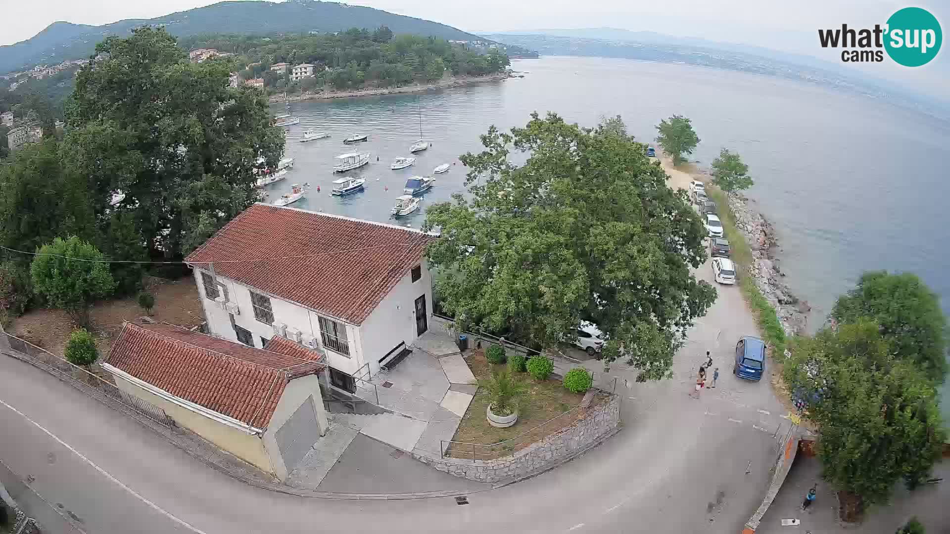 Spletna kamera pristanišče Ika – Pogled v živo na pristanišče in luči Opatije