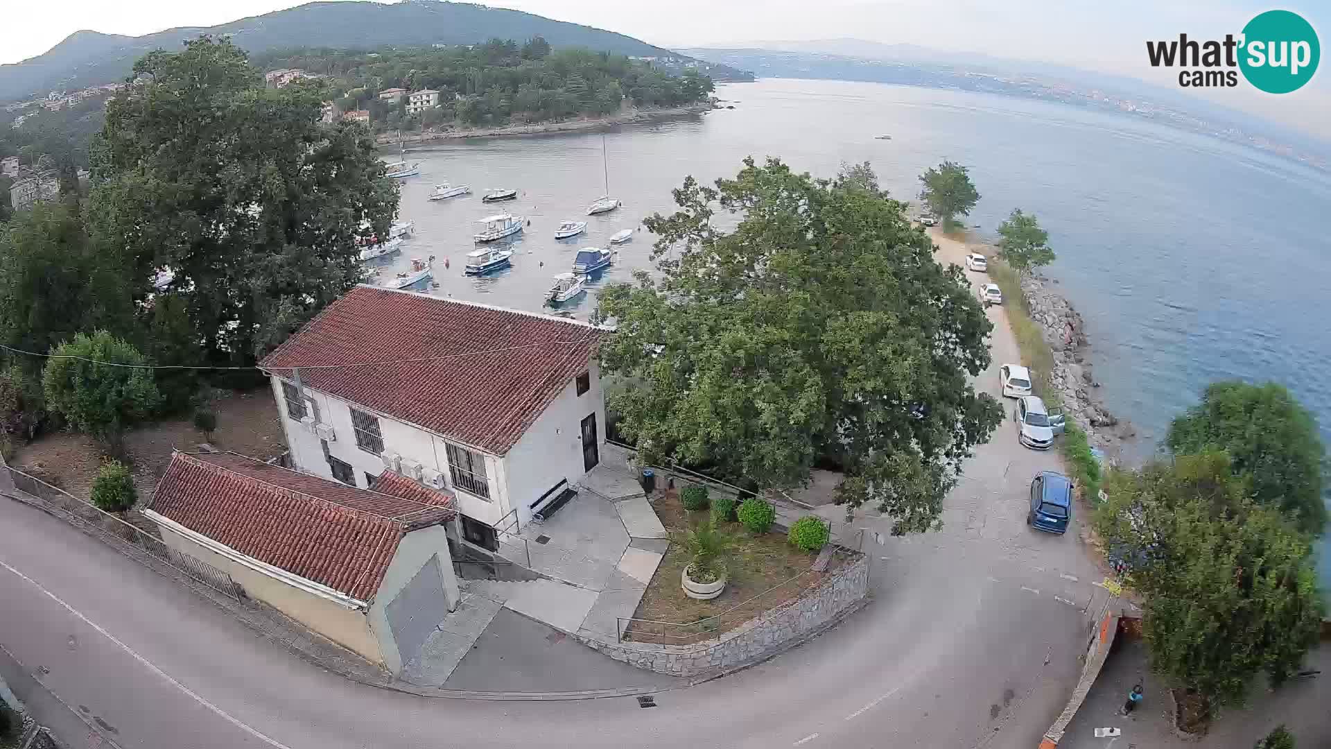 Spletna kamera pristanišče Ika – Pogled v živo na pristanišče in luči Opatije