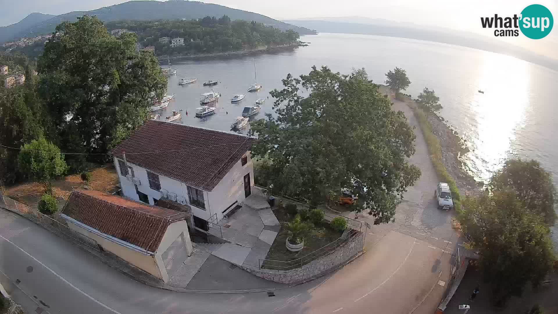 Spletna kamera pristanišče Ika – Pogled v živo na pristanišče in luči Opatije