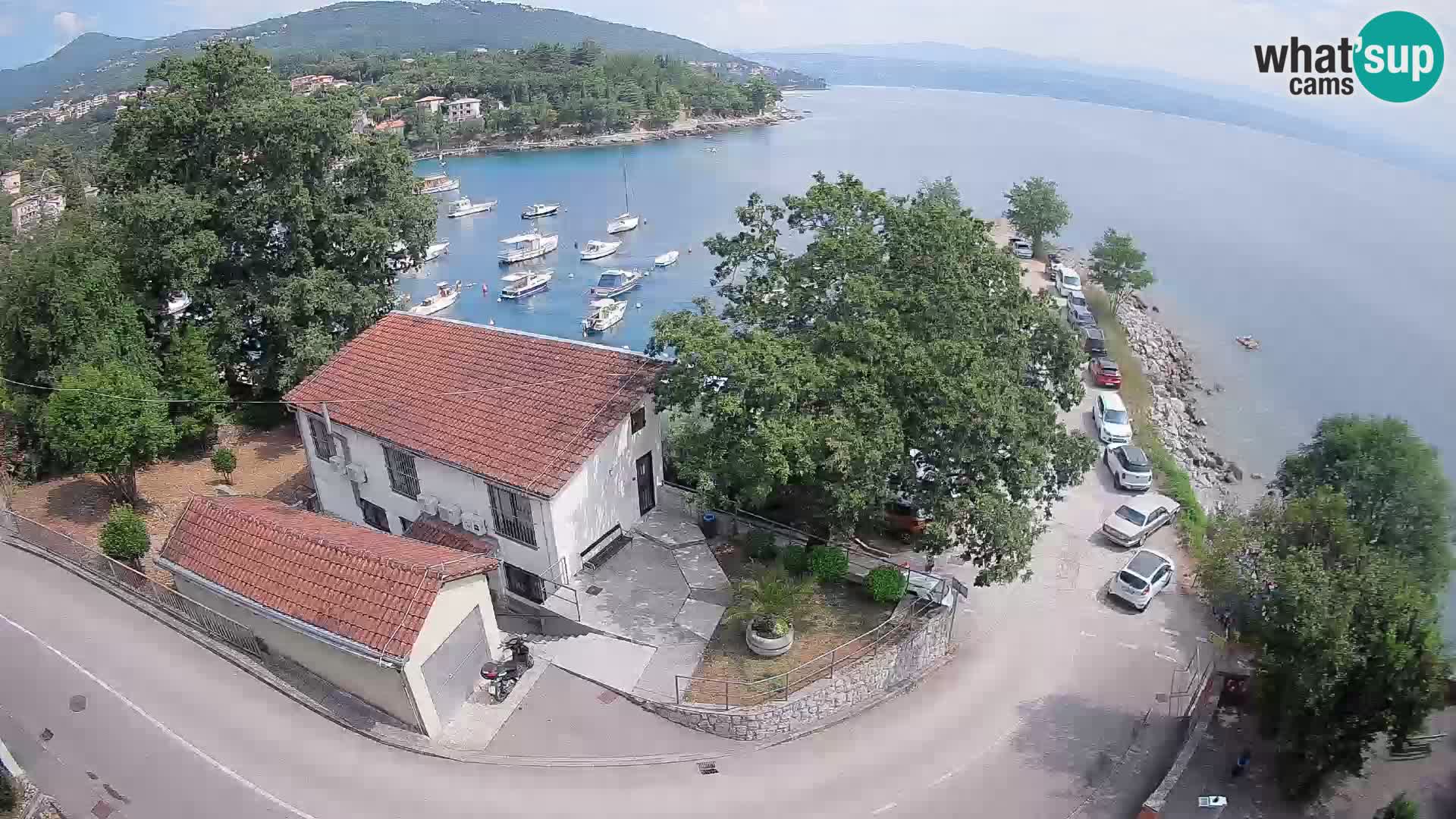 Spletna kamera pristanišče Ika – Pogled v živo na pristanišče in luči Opatije