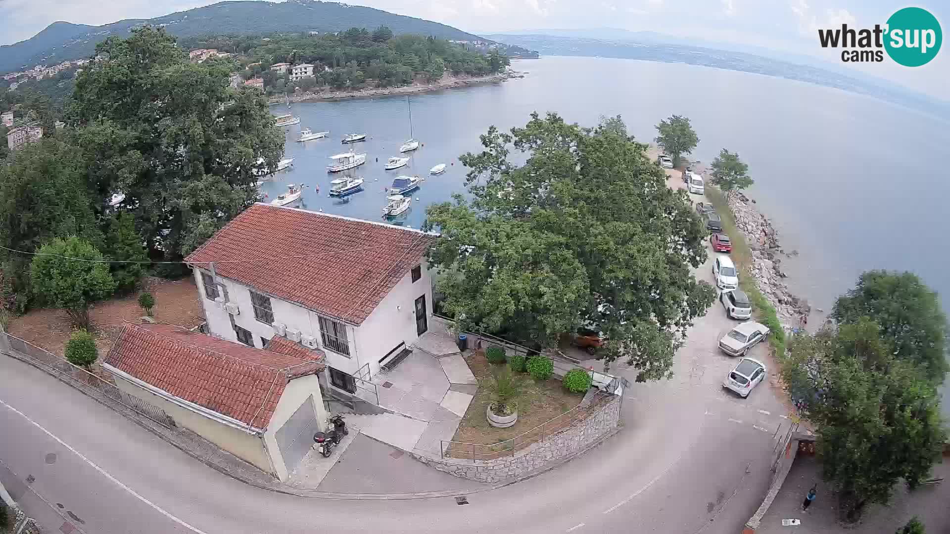 Spletna kamera pristanišče Ika – Pogled v živo na pristanišče in luči Opatije
